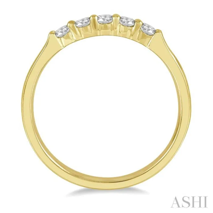1/4 ctw 5 Stone Round Cut Diamond Wedding Band in 14K Yellow Gold