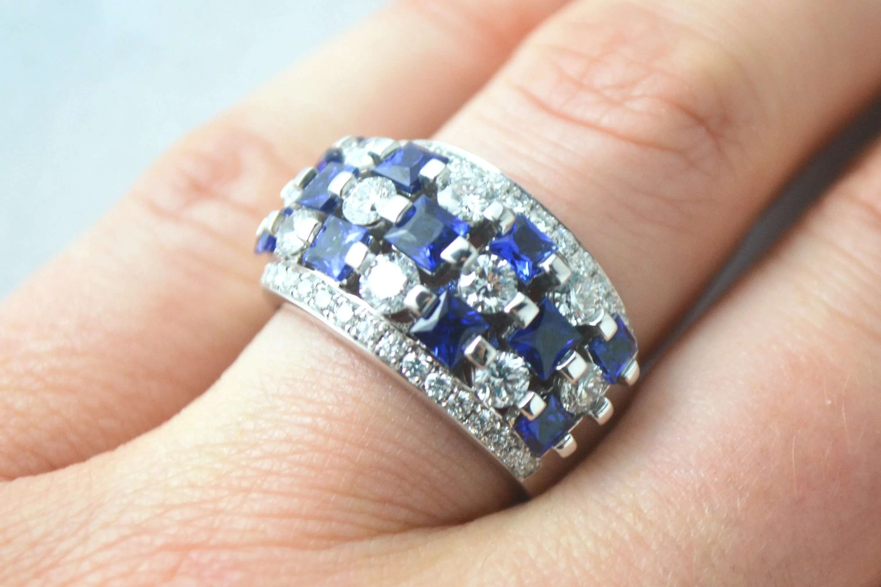 Alternating Diamond and Sapphire Band