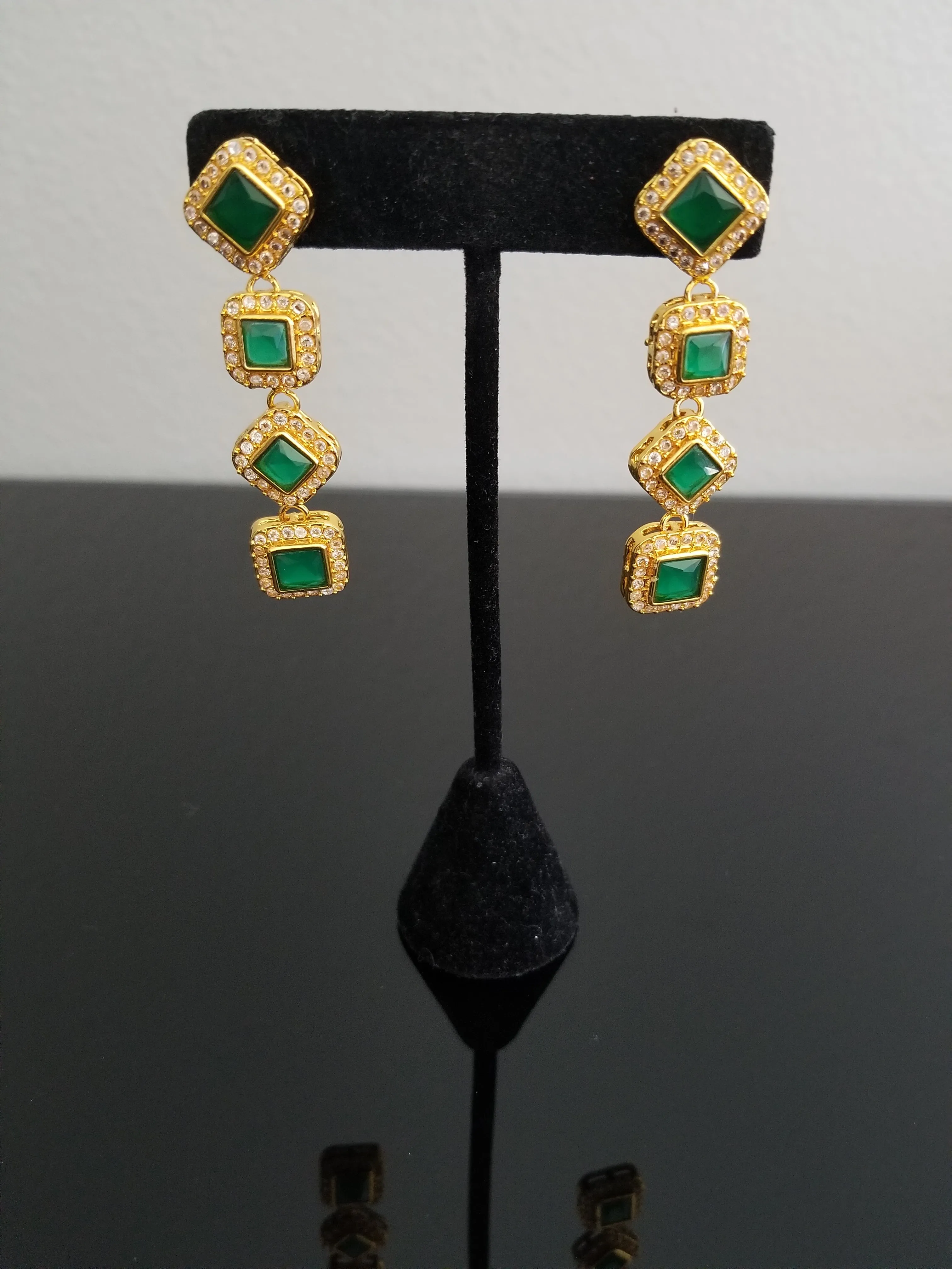 Antique Classic Earring With Gold Plating