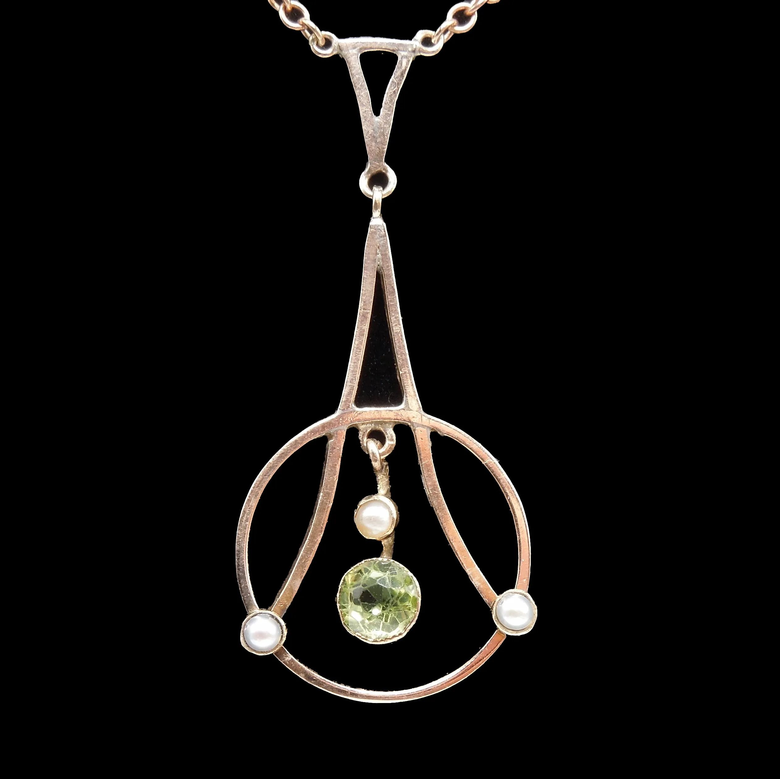 Antique Gold Art Nouveau Necklace with Peridot and Pearls