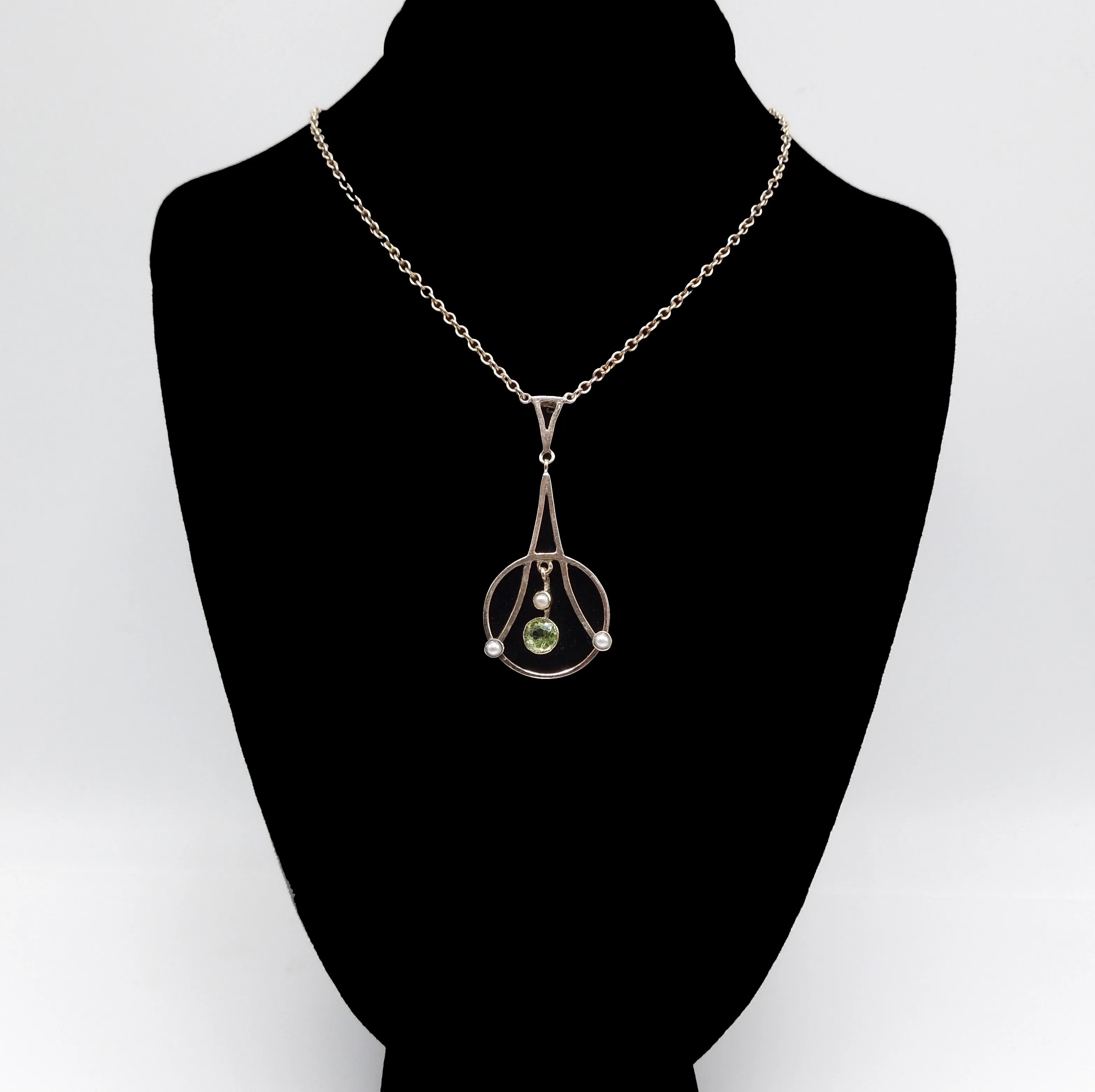 Antique Gold Art Nouveau Necklace with Peridot and Pearls