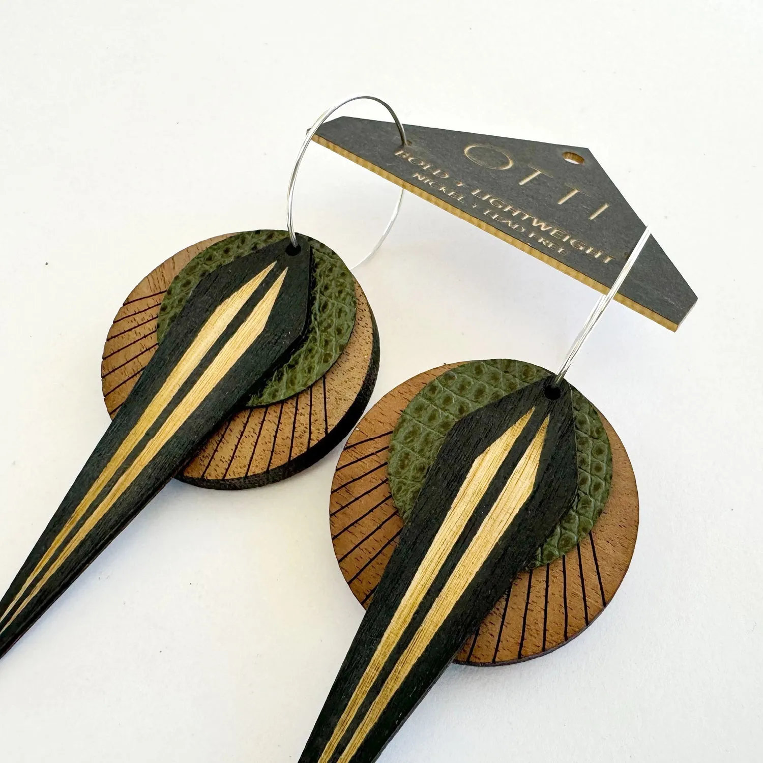 Architectural Lightweight Leather   Walnut: Olive Snake-skin NAJA (spike)