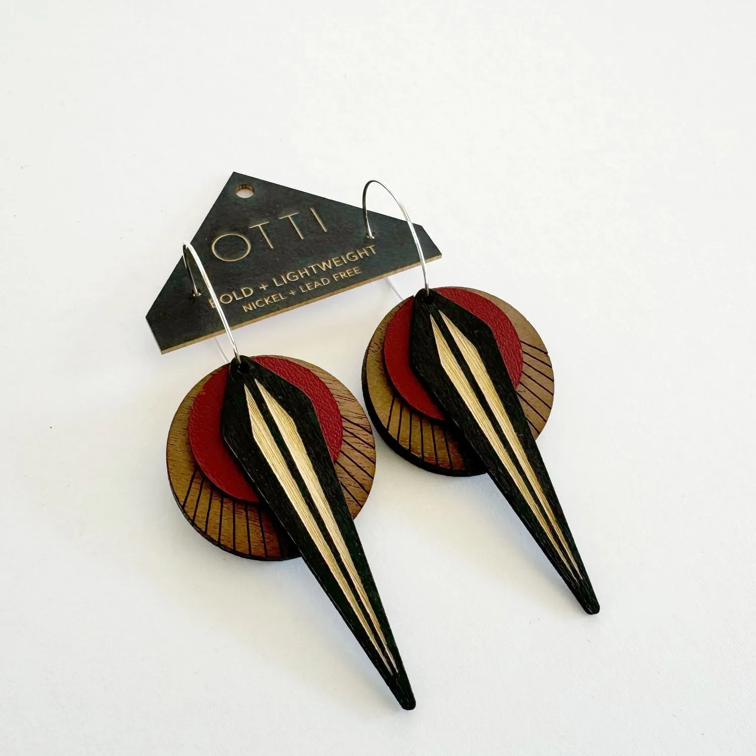 Architectural Lightweight Leather   Walnut: Oxblood NAJA (spike)