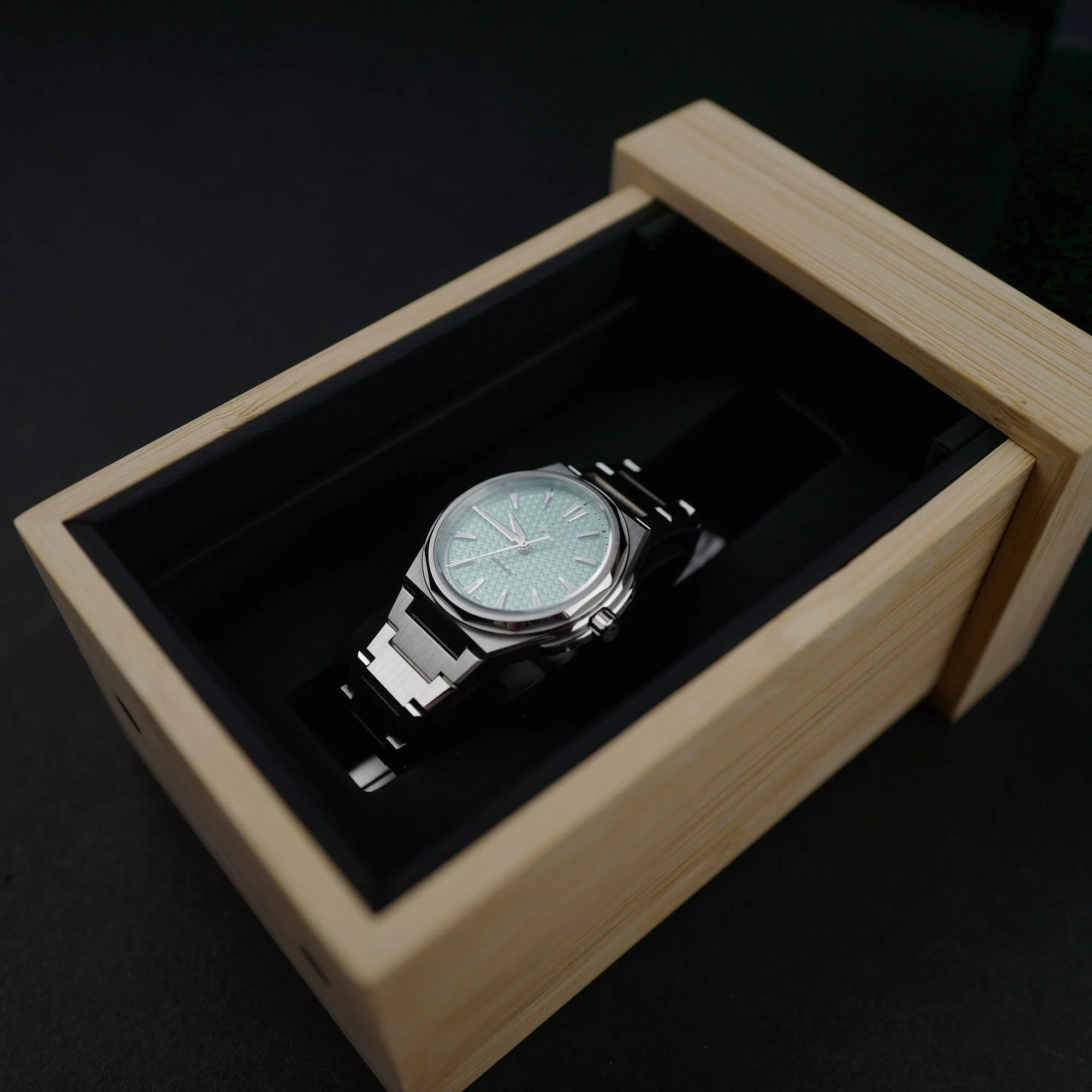 Christopher Ward - C12 The Twelve (Frosted Lichen)