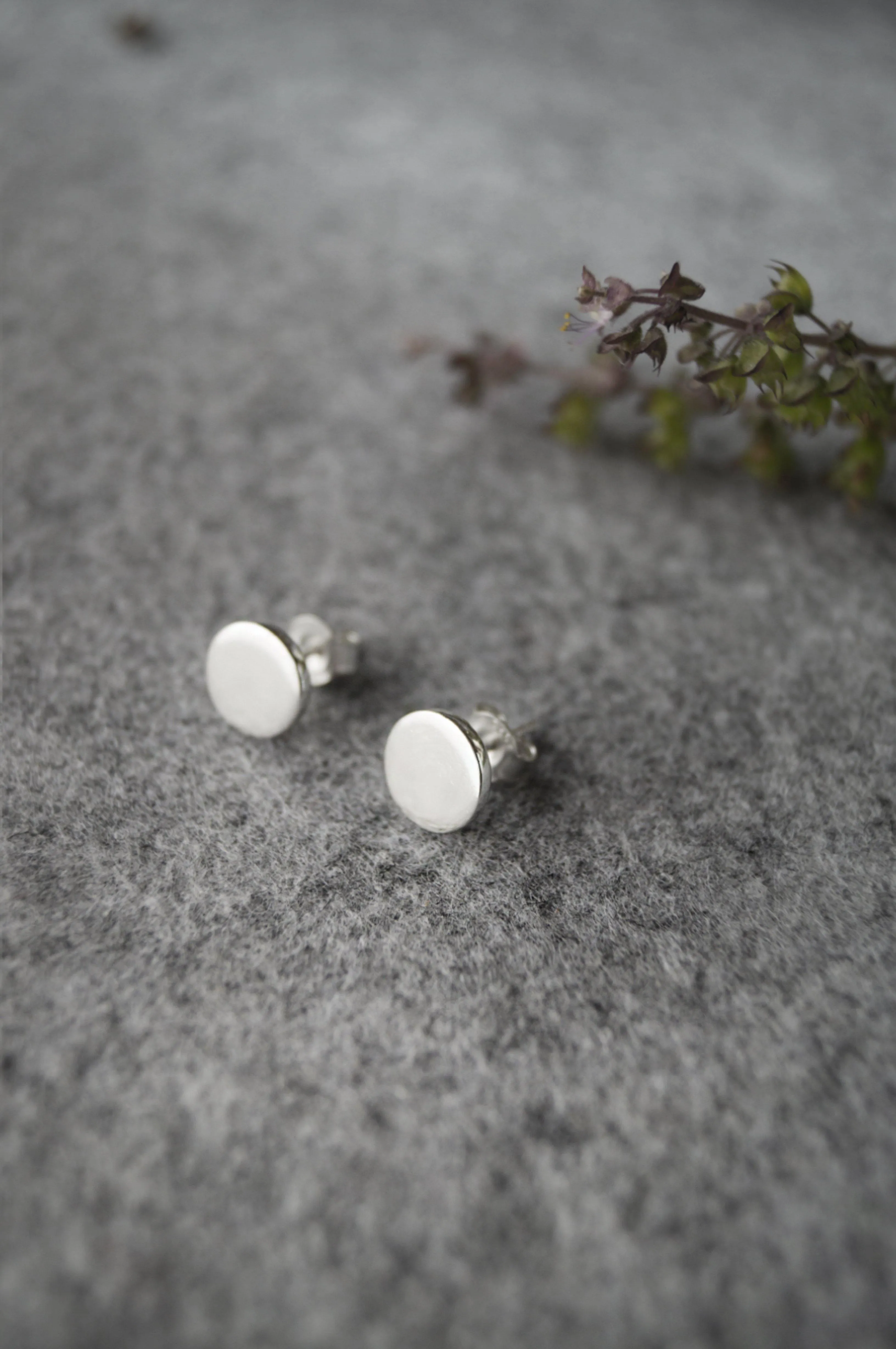 Classic Evergreen Circle Sterling Silver Stud Earrings