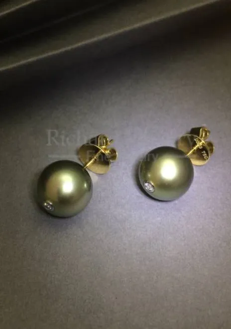 Classic Pearl Earrings