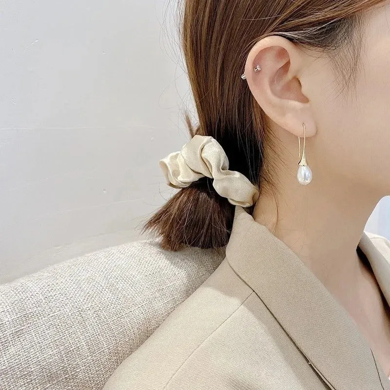Classic pearl earrings