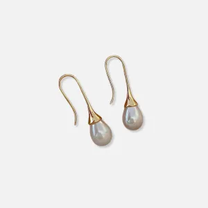 Classic pearl earrings