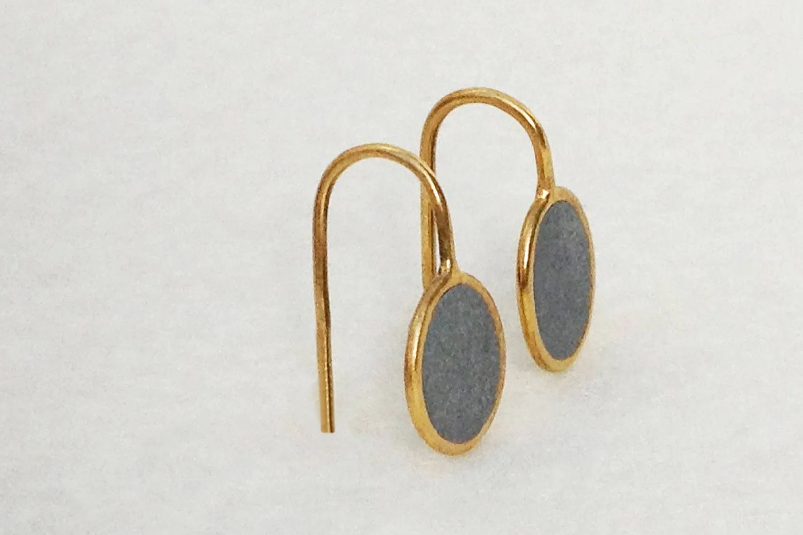 Classic round gold & concrete Dangle earrings