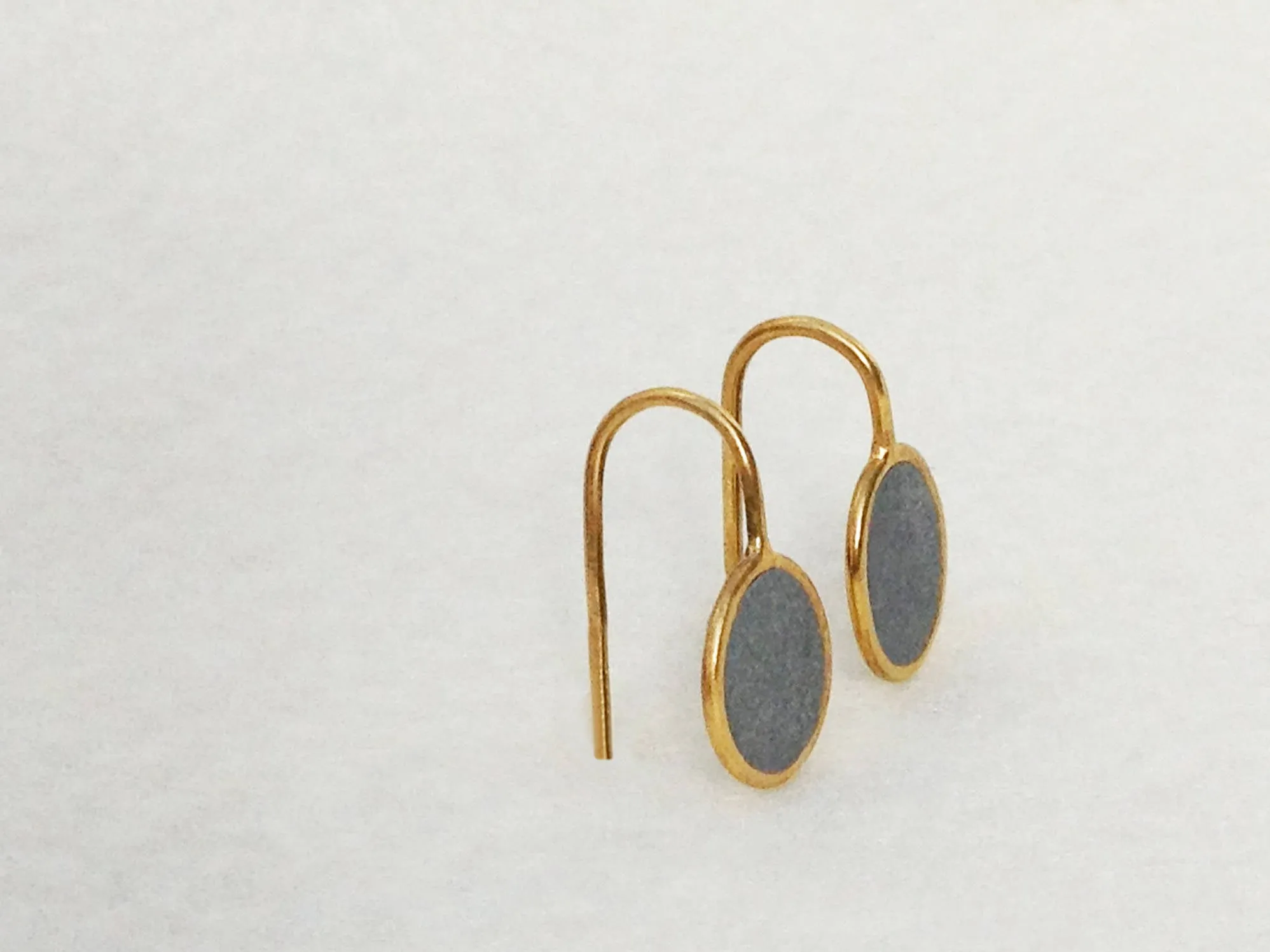 Classic round gold & concrete Dangle earrings