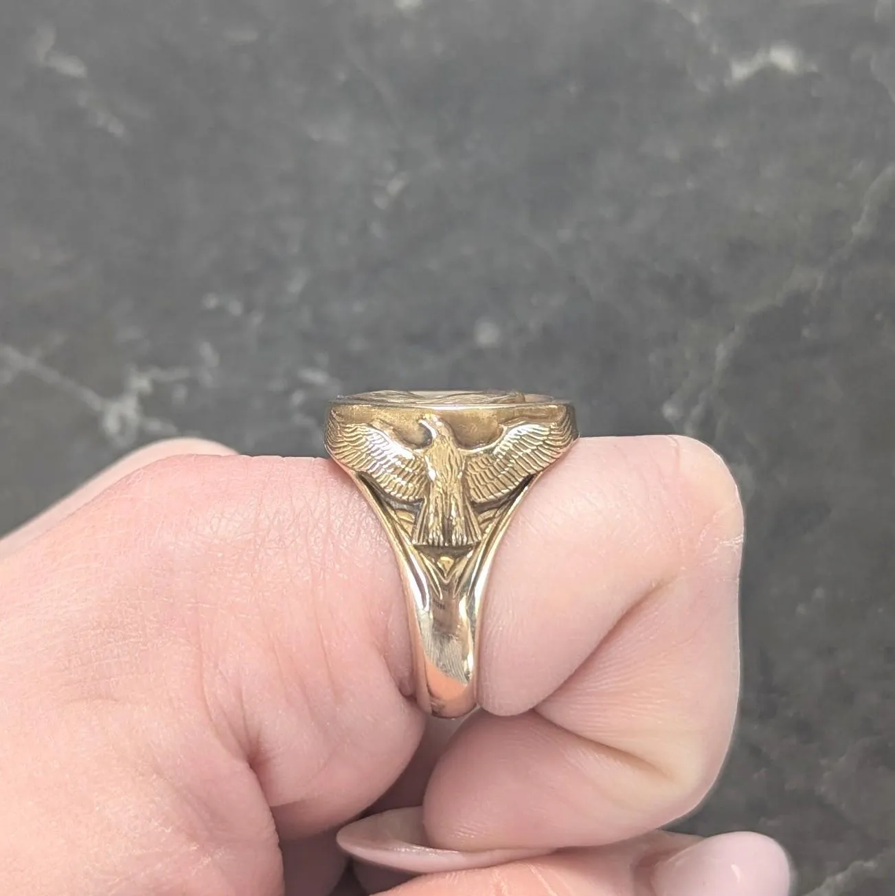 Gilroy Roberts 1977 US Franklin Mint 14 Karat Yellow Gold Golden Eagle Vintage Signet Ring