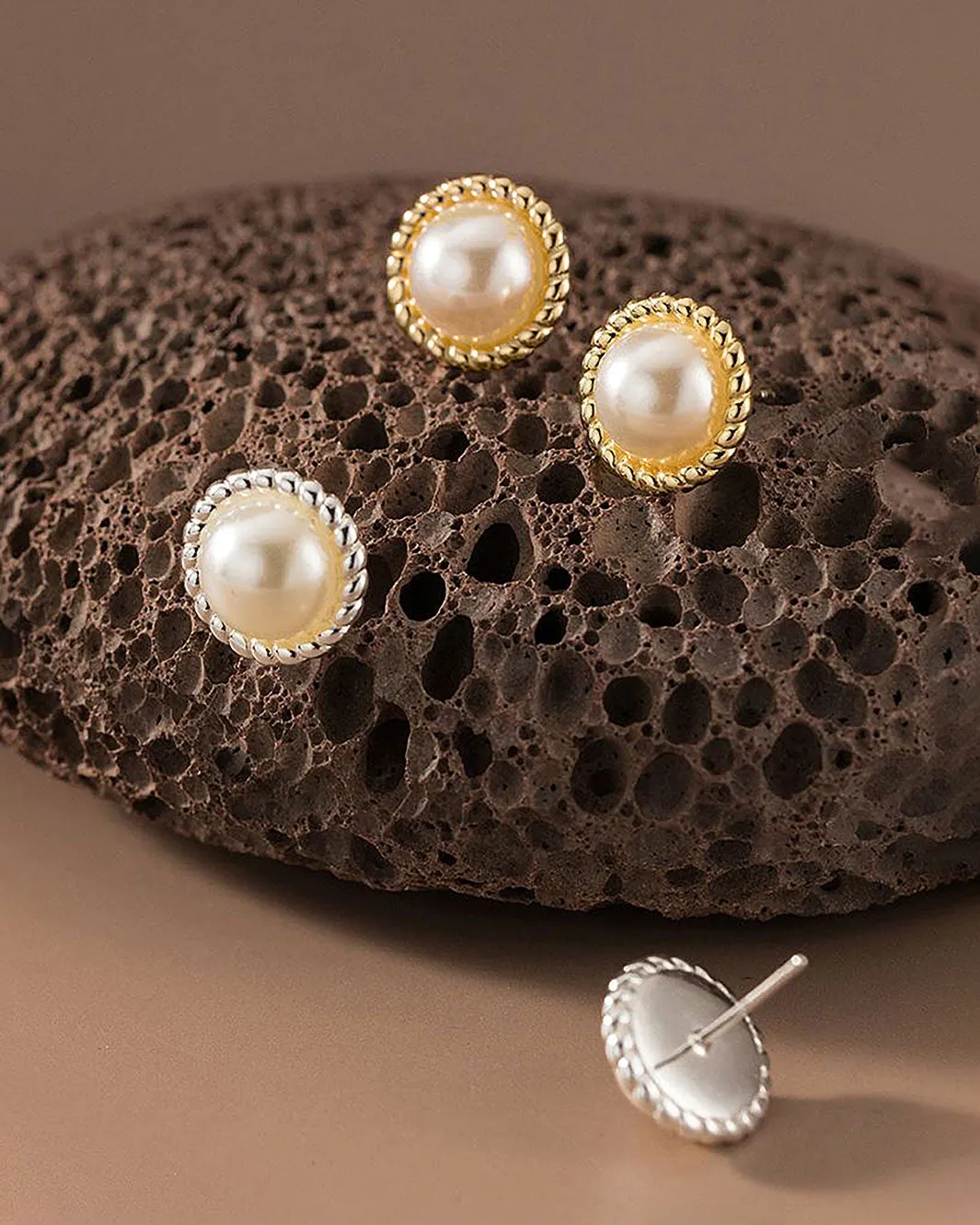 Levi Pearl Stud Earrings