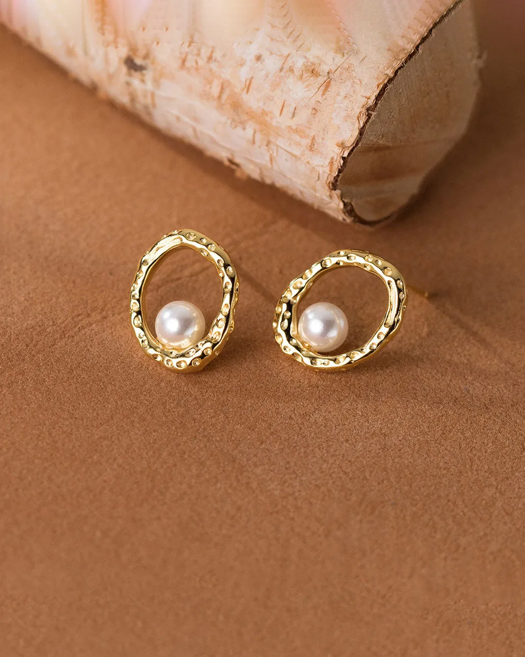 Maya Pearl Hammered Stud Earrings
