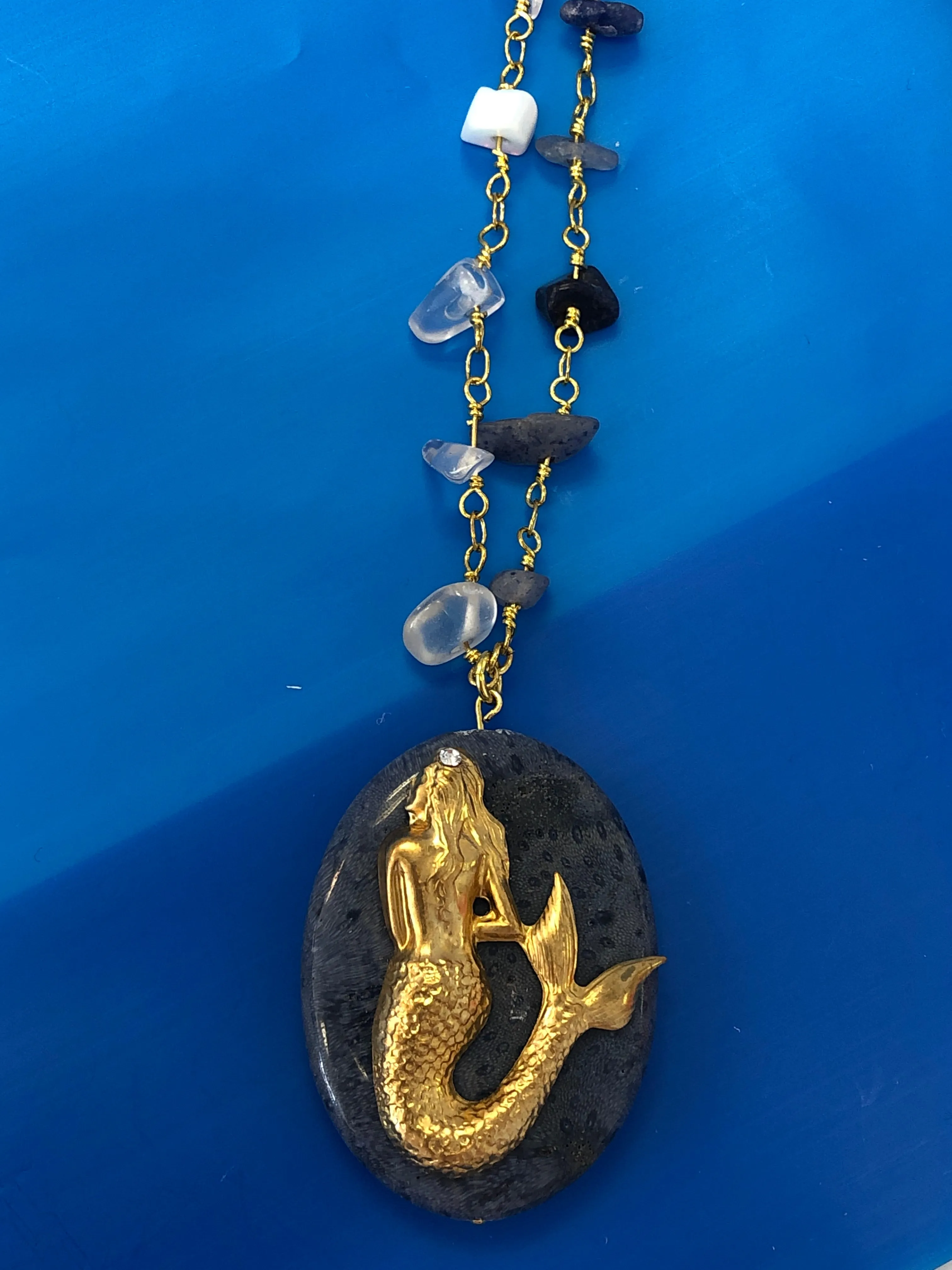 MERMAID PENDANT NECKLACE
