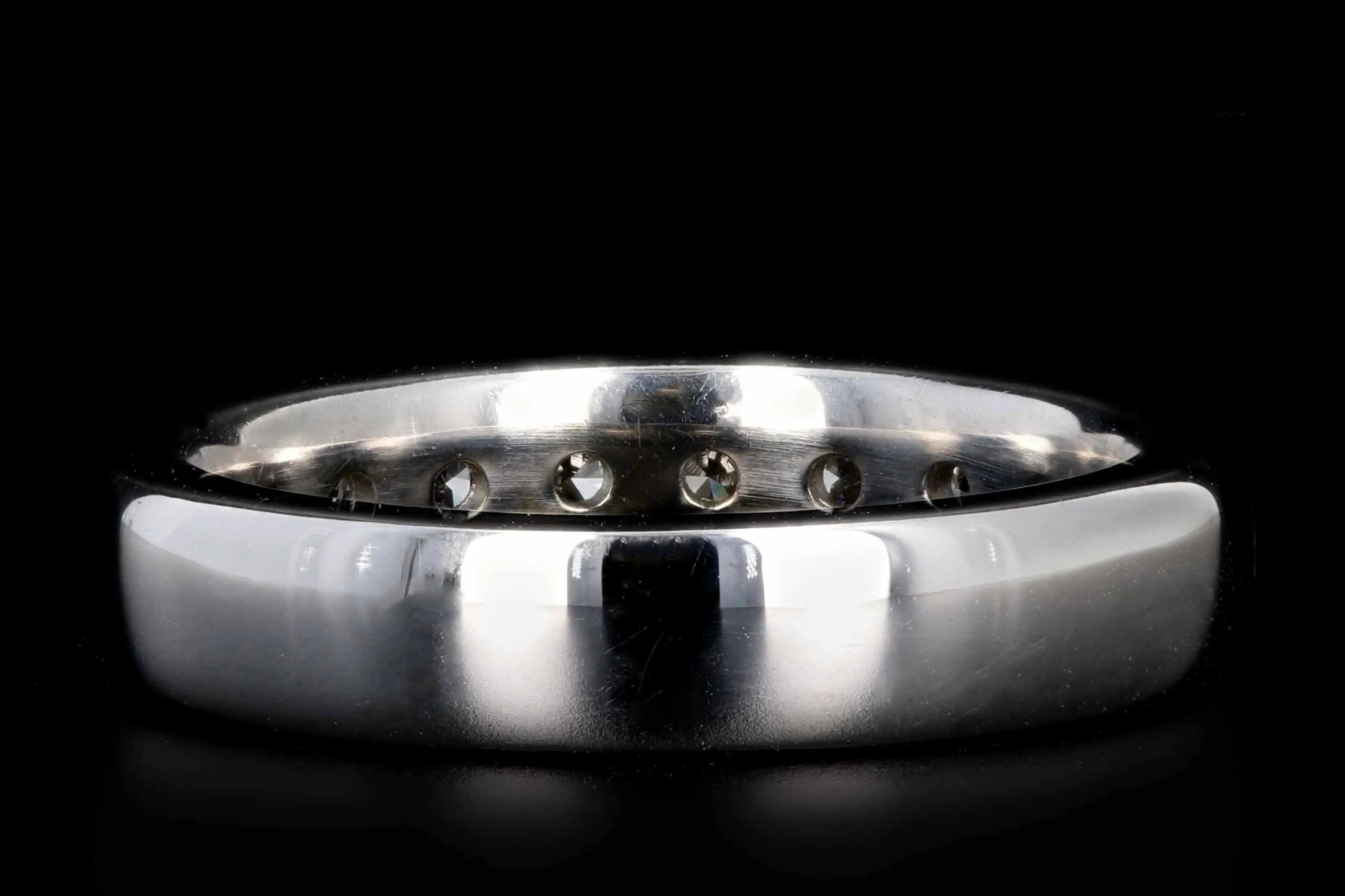 Modern Hearts On Fire 18K White Gold 1 Carat in Total Round Brilliant Cut Diamond Band