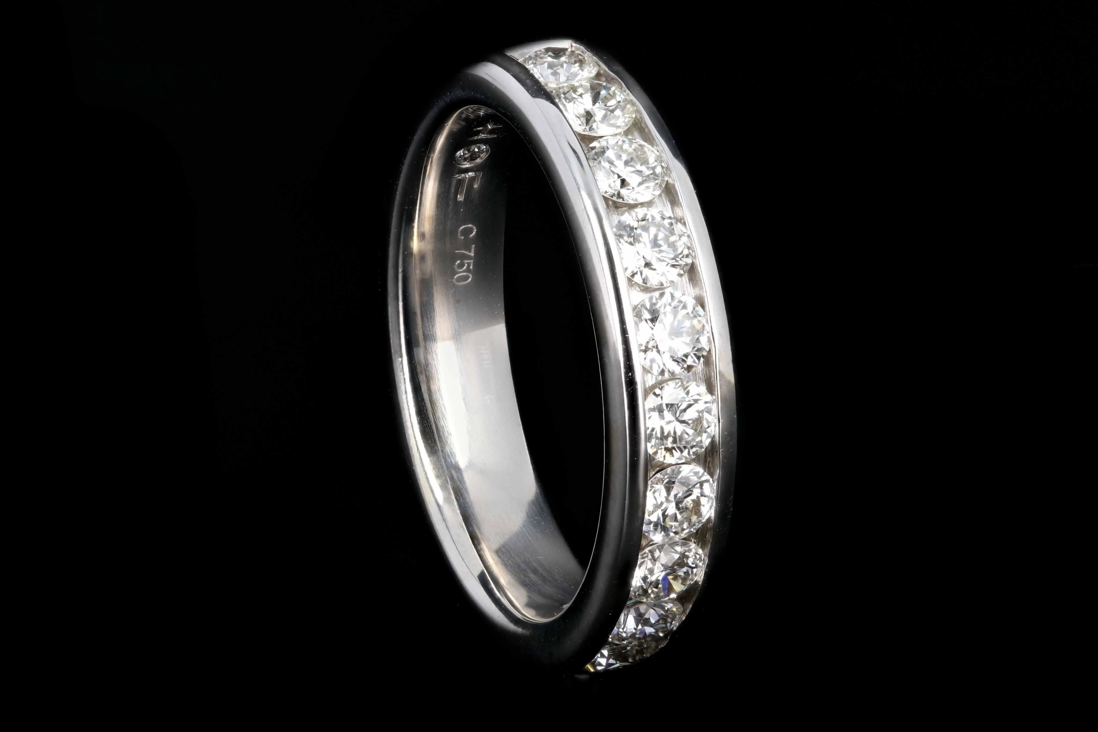 Modern Hearts On Fire 18K White Gold 1 Carat in Total Round Brilliant Cut Diamond Band