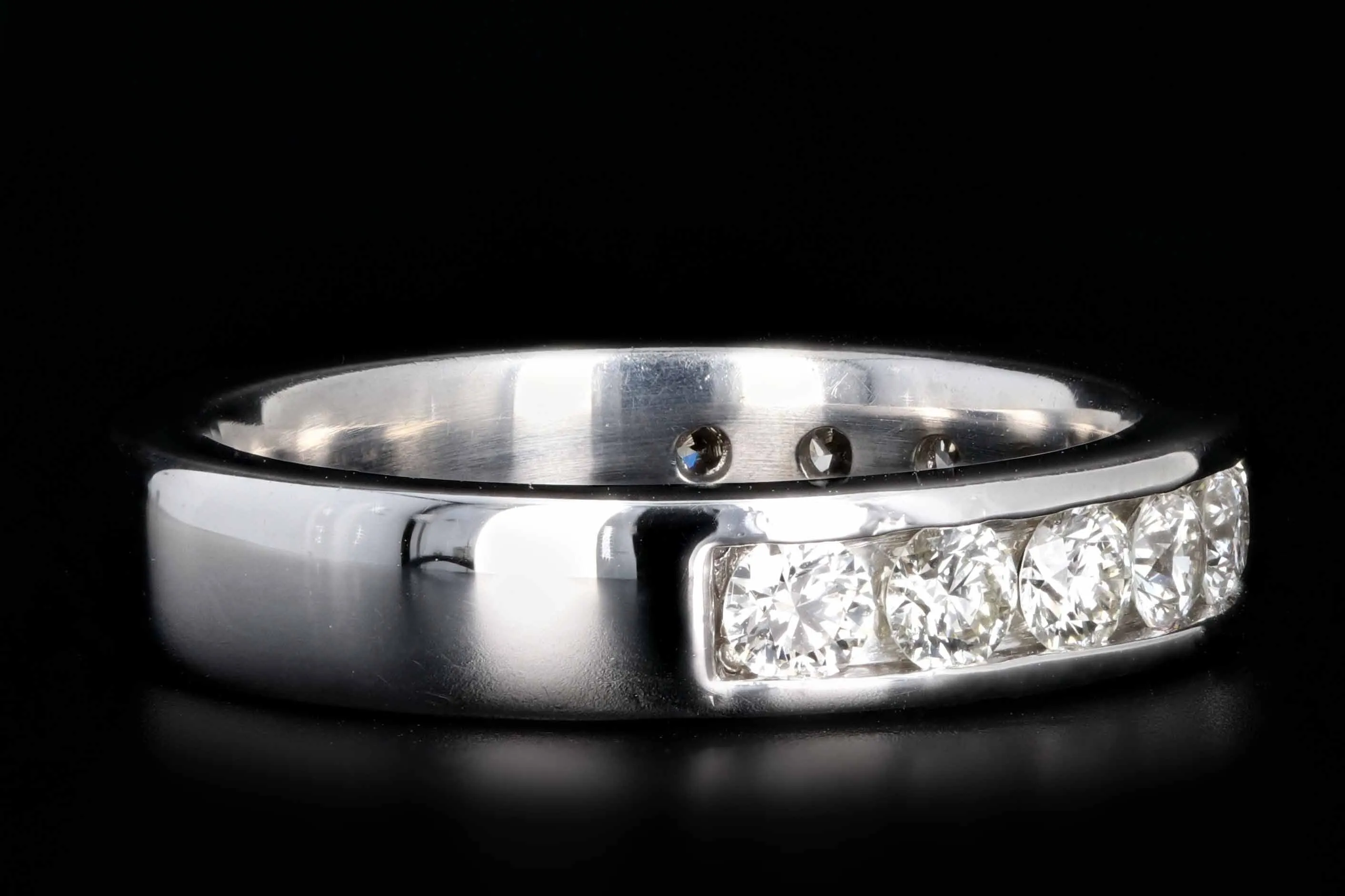 Modern Hearts On Fire 18K White Gold 1 Carat in Total Round Brilliant Cut Diamond Band