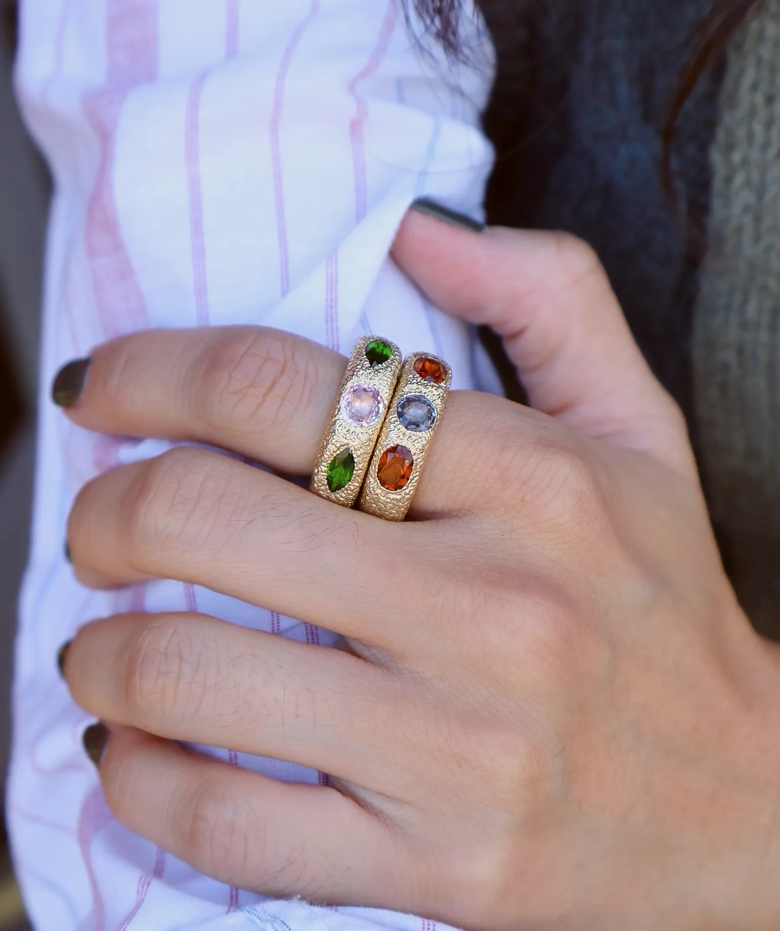 Queenie V Ring