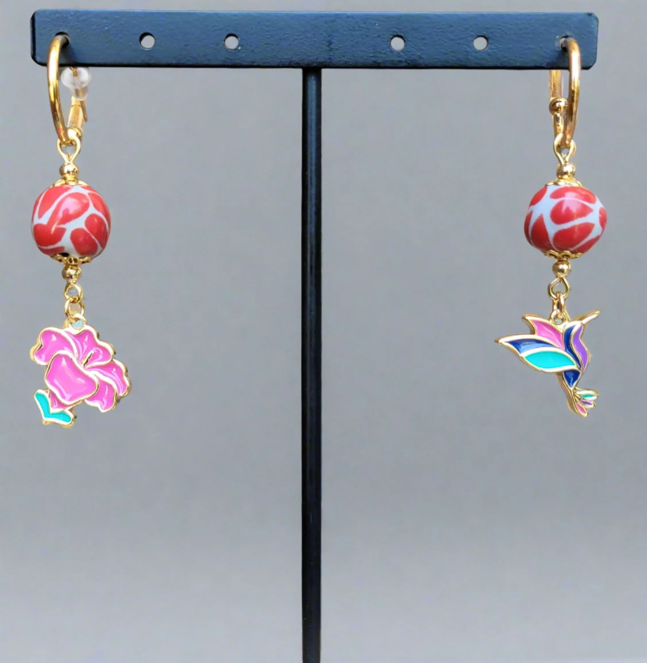 Red Humming bird and🌸 earrings
