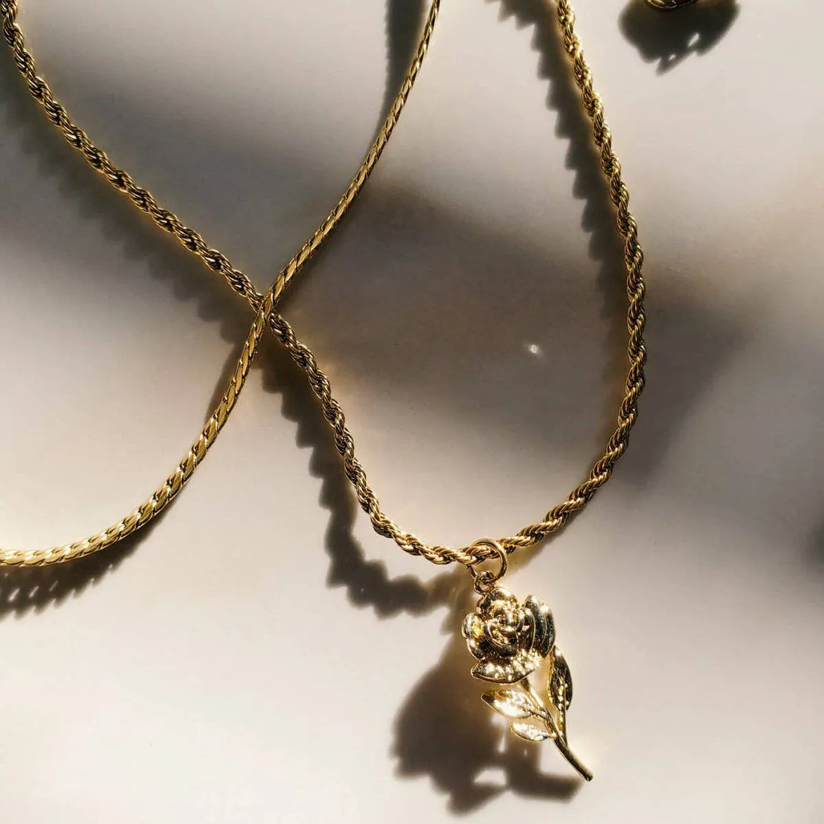 Rose Layer Necklace Set