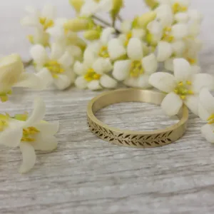 Rustic wedding band, Unique wedding band for women, Leaves and berries wedding band, Gold wedding ring , 14k gold leaves wedding band