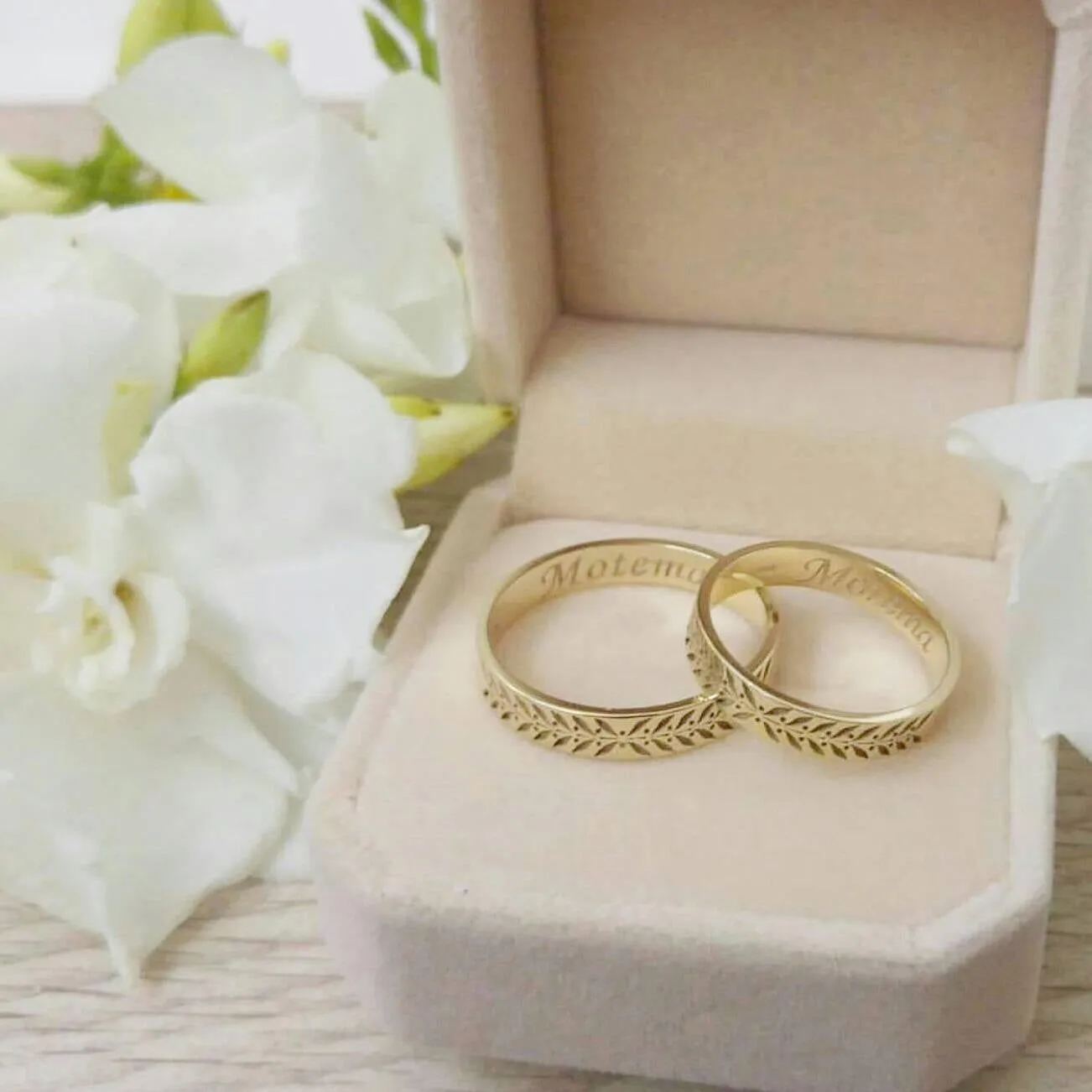 Rustic wedding band, Unique wedding band for women, Leaves and berries wedding band, Gold wedding ring , 14k gold leaves wedding band