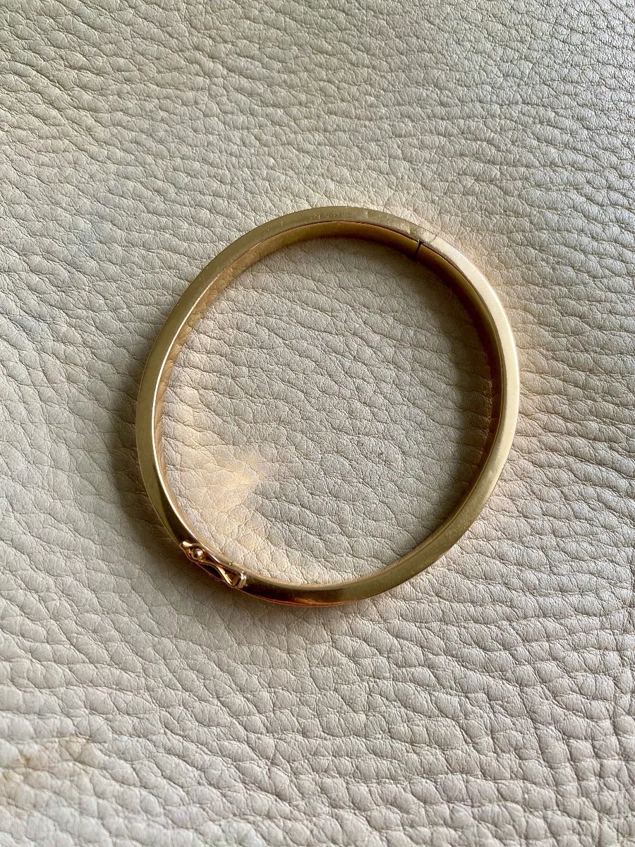 Scandinavian vintage 18k Gold hinged bangle