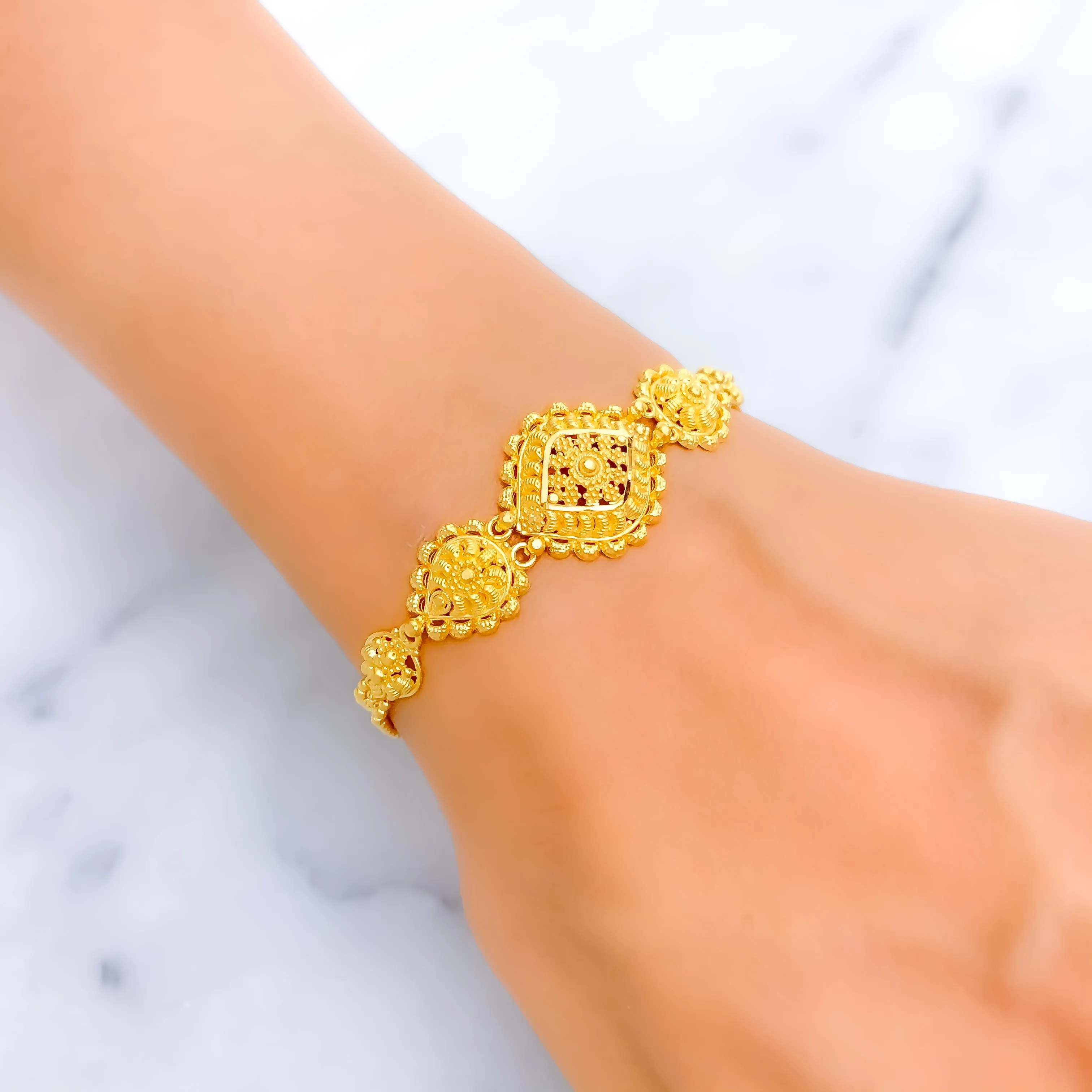Stylish Grandiose 22k Gold Bracelet
