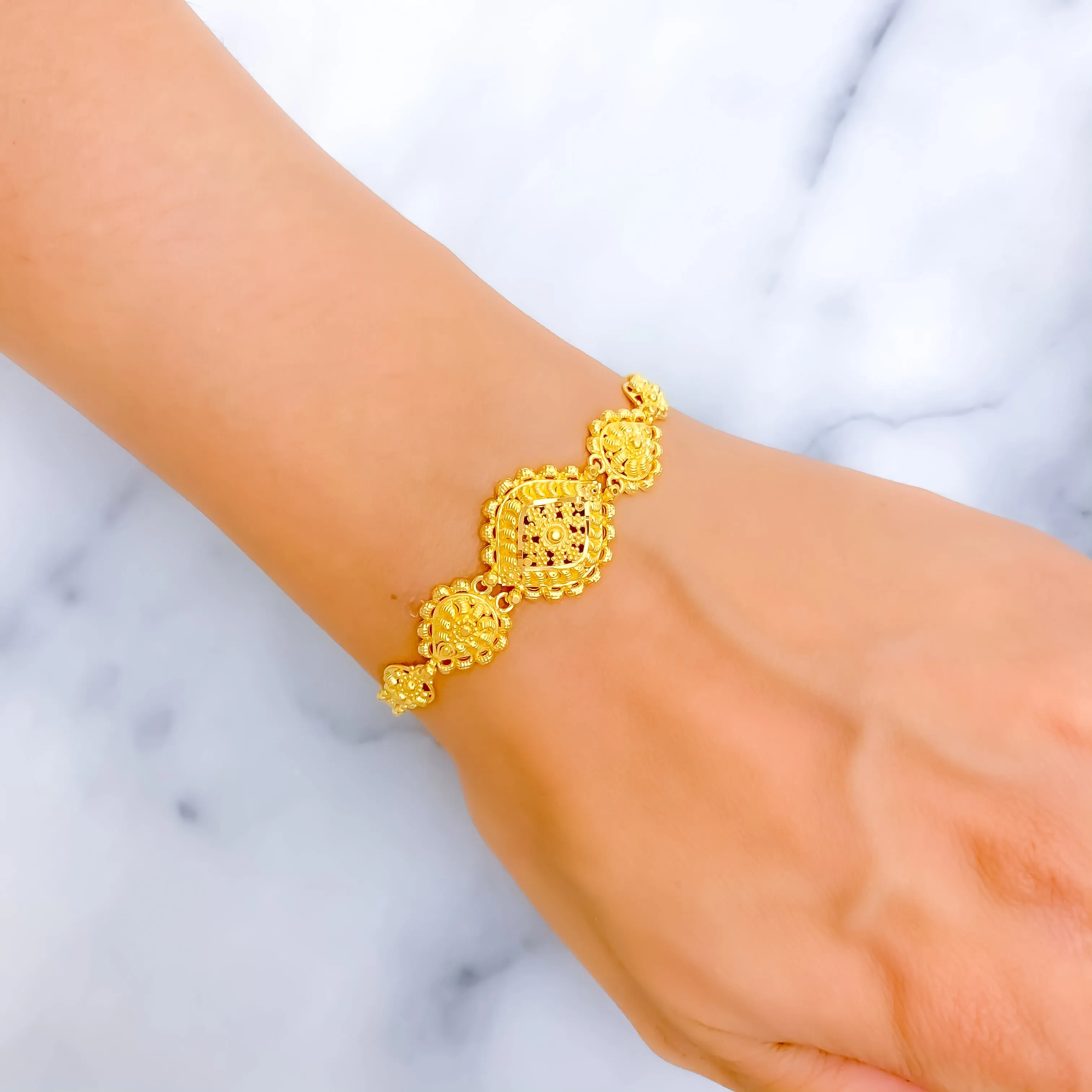Stylish Grandiose 22k Gold Bracelet