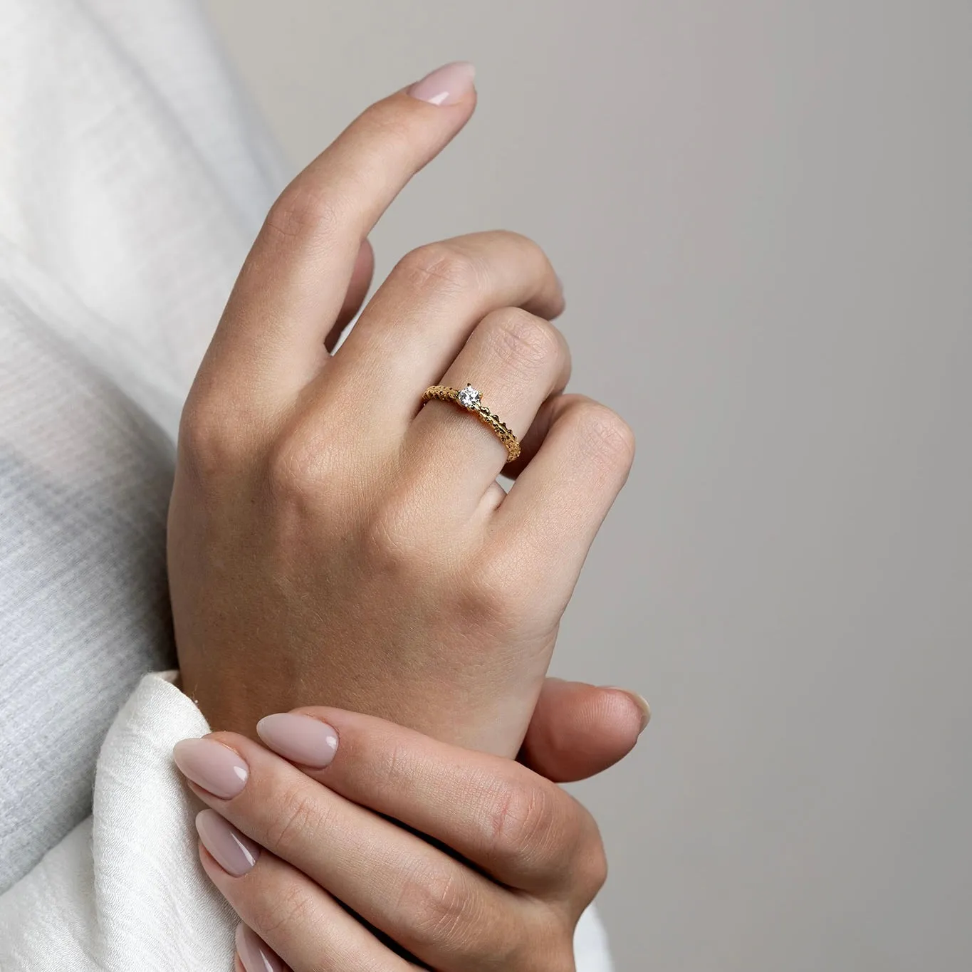 Women's diamond ring